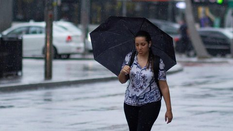 Chuva deixa regiões de SP em estado de atenção para alagamentos