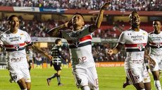Há cinco anos, São Paulo fez 4 a 0 no Corinthians com show de Cueva; relembre