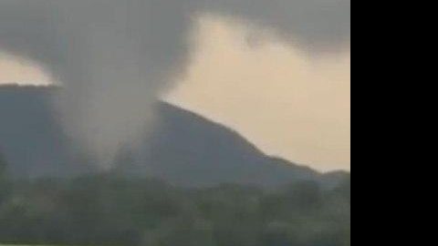 Jovem morre durante passagem de tornados em Santa Catarina
