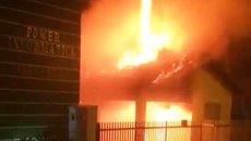 Homem é preso ao colocar fogo na própria casa após brigar com a companheira