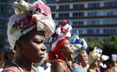 Condições sociais agravam saúde da mulher negra no Brasil