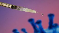 Rússia anuncia vacinação em massa contra o coronavírus para outubro