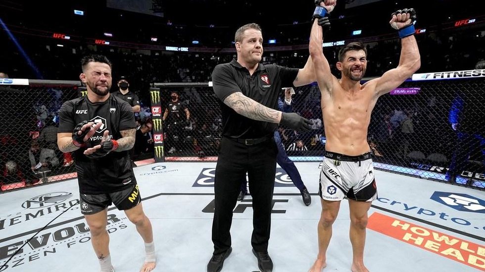 Dominick Cruz topa enfrentar Aldo, mas diz que prefere Henry Cejudo: “Um pequeno idiota”