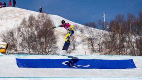 Paralimpíada: gaúcho André Barbieri para nas quartas do snowboard