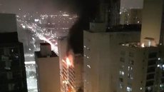 Incêndio atinge prédio ocupado no Centro de São Paulo