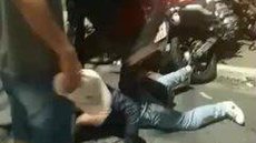 PM é empurrado e hostilizado por pessoas durante abordagem a motociclista em Osasco; veja vídeo