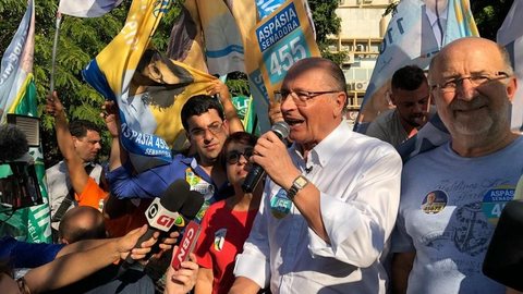 Alckmin critica Bolsonaro e diz que não será ‘pau mandado de banqueiro’