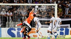 Momento ruim? Veja sete gols “questionáveis” que Cássio levou pelo Corinthians no Brasileirão