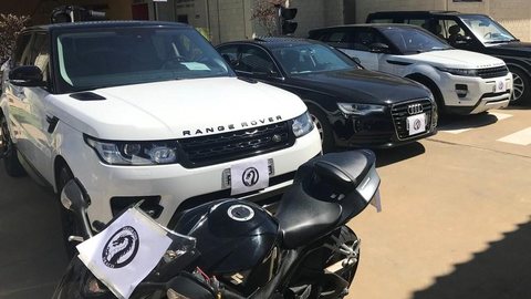 Polícia prende nove suspeitos de integrar facção criminosa em Goiás e apreende 20 carros de luxo e R$ 7,2 milhões