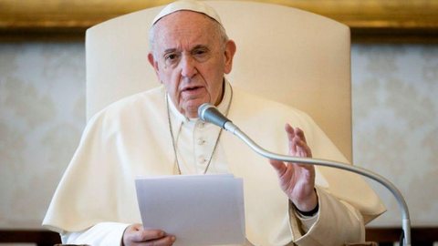 Papa pede respeito por medidas para a saída do confinamento