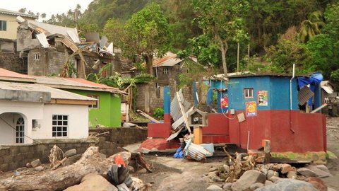 Tempestade tropical Elsa atinge Jamaica e ruma para Cuba