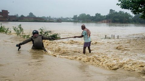 Inundações na Índia e no Nepal desabrigam quase 4 milhões