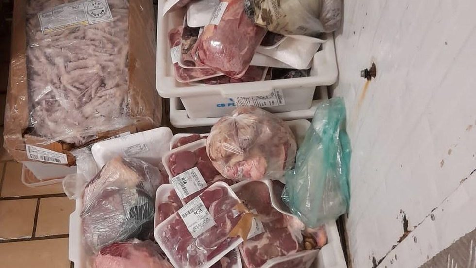 Extra na Zona Sul de SP reembala e recoloca à venda carnes, frios e embutidos com validade vencida, diz ex-funcionário; polícia investiga