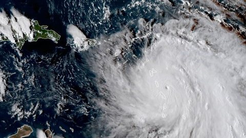 Maria é elevado à categoria 5, mais alta na escala de furacões