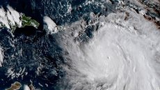 Maria é elevado à categoria 5, mais alta na escala de furacões