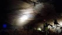 Caverna desaba no interior de SP; 15 bombeiros permanecem soterrados