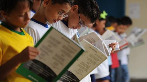 Correios e MEC preparam a entrega de 197 milhões de livros didáticos