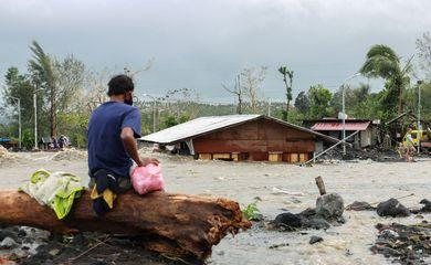 Tufão deixa dez mortos e três desaparecidos nas Filipinas