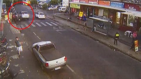 Homem atropelado por carro desgovernado em Rio Preto está há um mês na UTI