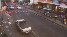 Homem atropelado por carro desgovernado em Rio Preto está há um mês na UTI