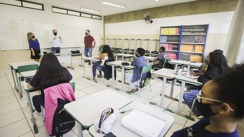 Governo de SP abre inscrições de programa que pagará R$ 1 mil por ano a alunos do ensino médio para mantê-los na escola