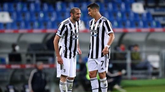 Chiellini diz que Cristiano Ronaldo deveria ter saído da Juventus mais cedo: “Foi um choque para o sistema”