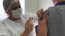Sepultadores, GCMs e fiscais podem tomar dose adicional da vacina contra Covid na cidade de SP neste sábado