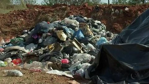Descarte irregular de lixo é realizado em aterro sanitário de Nova Aliança