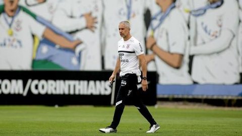 Escalação do Corinthians: Renato Augusto não treina no campo, mas Cantillo reforça atividade