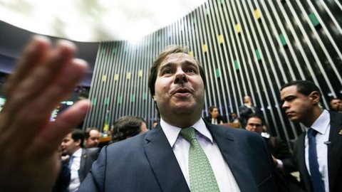 Rodrigo Maia é reeleito em primeiro turno presidente da Câmara dos Deputados