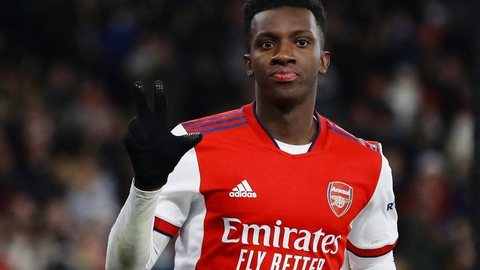 Nketiah brilha, Arsenal goleia o Sunderland e avança às semifinais da Copa da Liga Inglesa
