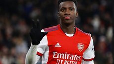 Nketiah brilha, Arsenal goleia o Sunderland e avança às semifinais da Copa da Liga Inglesa
