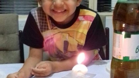 Apaixonado por mortadela, menino ganha bolo de aniversário temático e foto viraliza