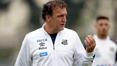 Covid-19: Cuca, técnico do Santos, testa positivo e é internado em SP