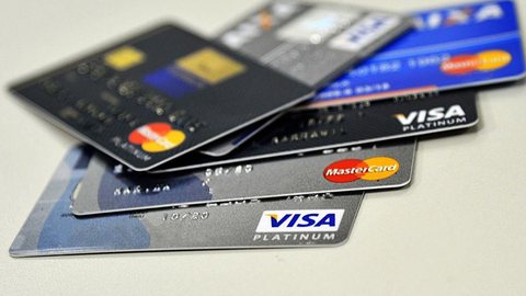 Visa e Mastercard anunciam suspensão de operações na Rússia após ataques contra Ucrânia