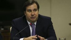 Maia diz que é ‘muito importante’ manter veto de Bolsonaro a reajuste para servidores