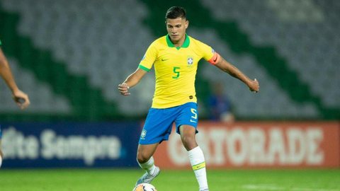 Newcastle contrata o meio-campista brasileiro Bruno Guimarães