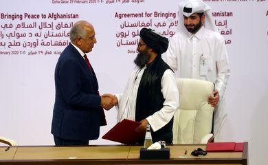 EUA e talibãs assinam acordo e tropas devem deixar o Afeganistão