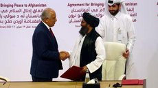 EUA e talibãs assinam acordo e tropas devem deixar o Afeganistão