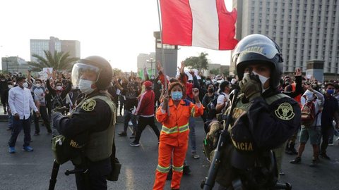 Presidente interino do Peru pede calma em meio à escalada de protestos