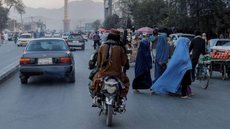 Apresentadoras de TV no Afeganistão devem cobrir o rosto, diz Taliban