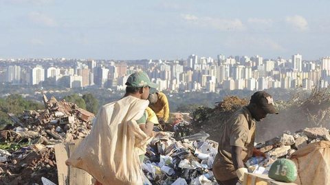 Quase metade dos municípios ainda despeja resíduos em lixões