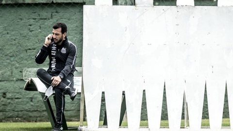 Edu Dracena acalma turbulência, se adapta a nova função e busca soluções para futebol do Santos