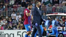 Agüero pode ter que encerrar a carreira devido a problema no coração, diz rádio espanhola