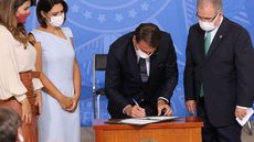 Bolsonaro sanciona lei que amplia o teste do pezinho no SUS