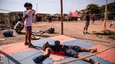 Projeto social leva boxe para comunidade na Zona Sul de SP e inspira meninas