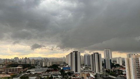 Chuva provoca alagamentos e deixa cidade de SP em estado de atenção