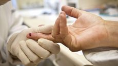 Ato no Rio lembra Dia de Luta contra a Aids e faz testes de HIV