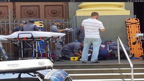 Homem invade missa, mata cinco e comete suicídio na Catedral de Campinas