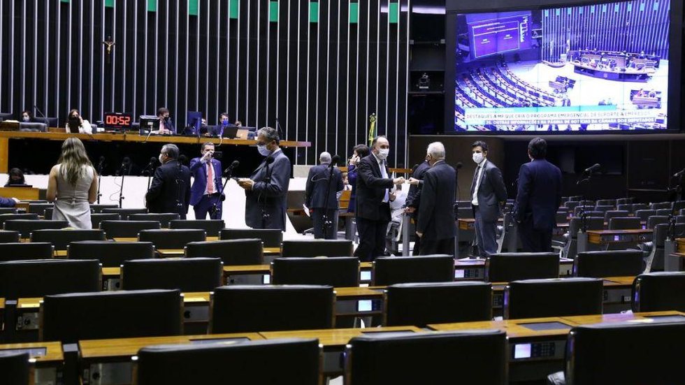 Deputados aprovam MP que protege bancos de volatilidade cambial